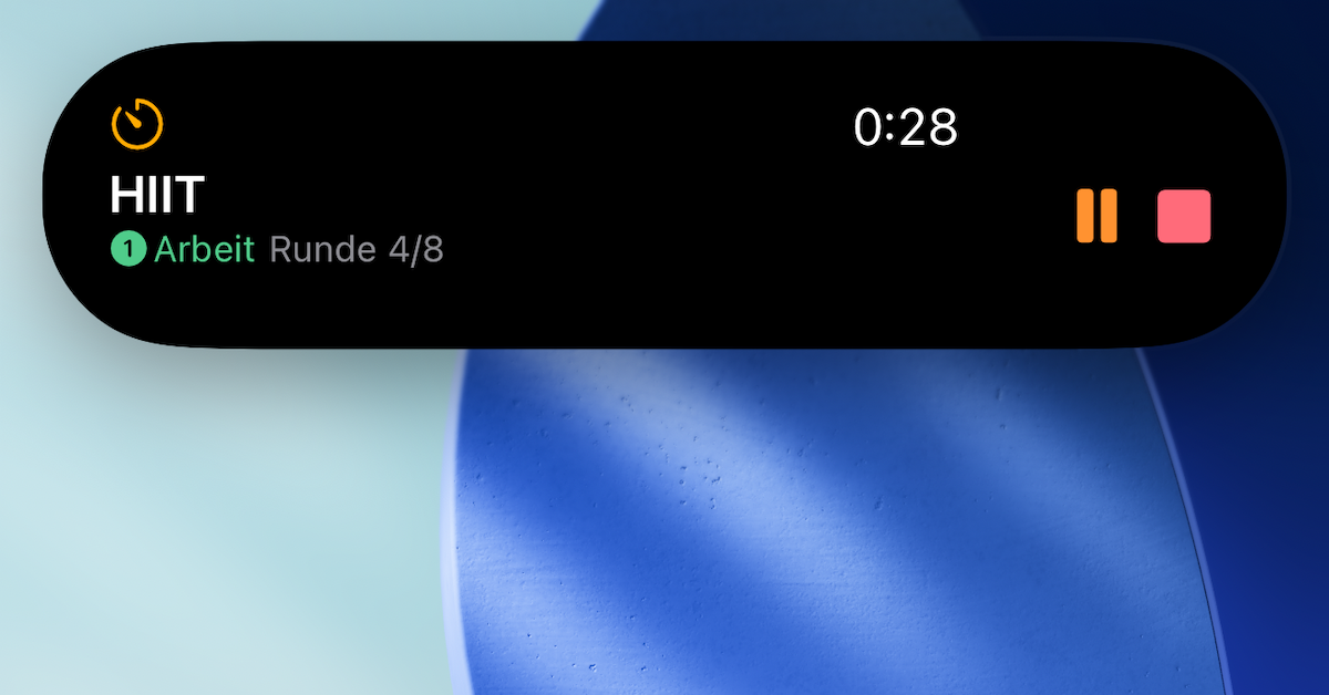 Ein HIIT-Intervall-Timer als Live-Aktivit&auml;t in der erweiterten Dynamic Island: der Name HIIT, die Phase Arbeit, Runde 3/8, ein Countdown sowie Pause- und Stopp-Taste